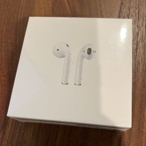 NEW IN BOX - APPLE AIRPODS WITH WIRELESS CHARGER - WHITE